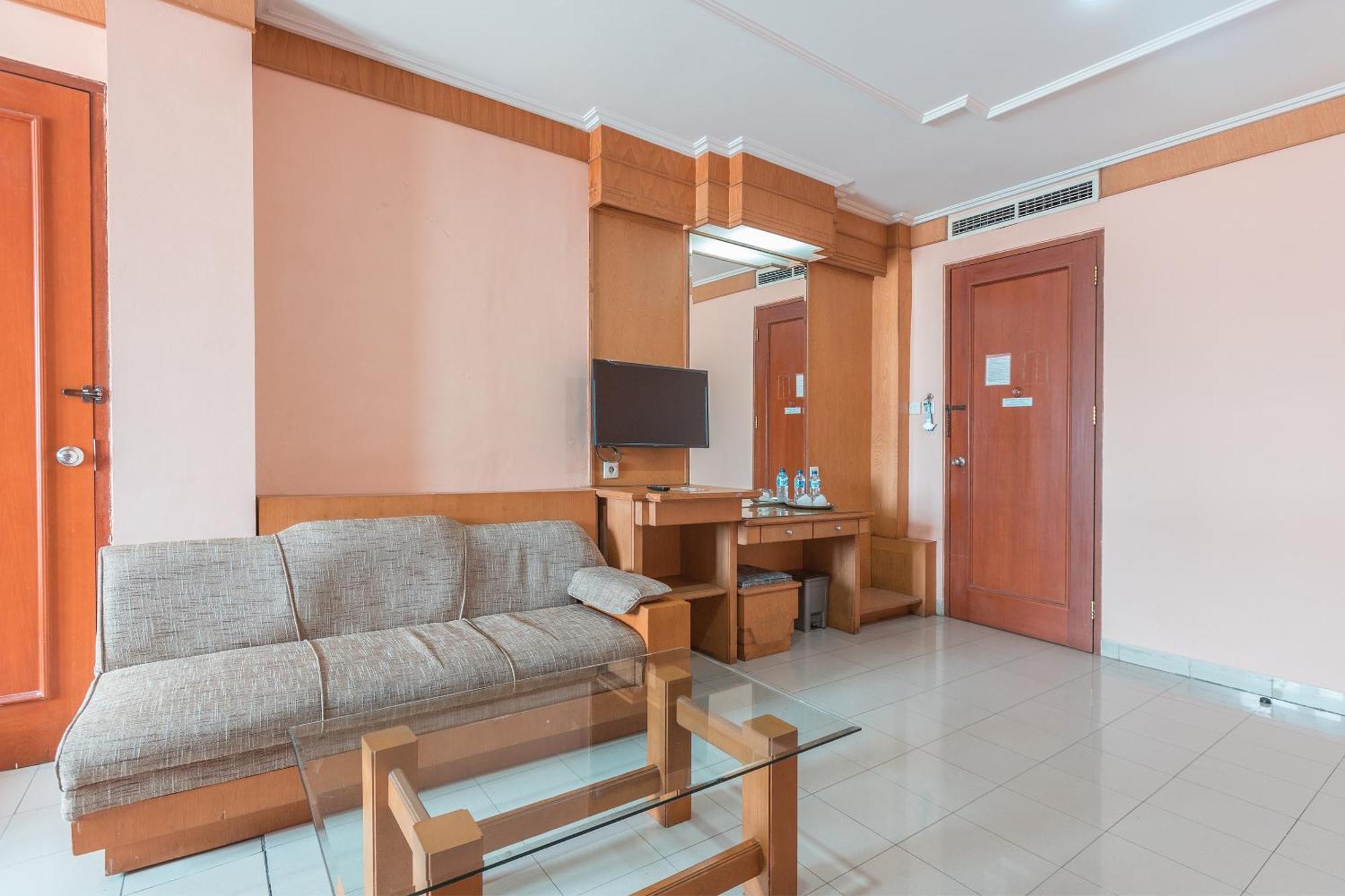 OYO 671 Hotel Capitol Jakarta Exterior foto