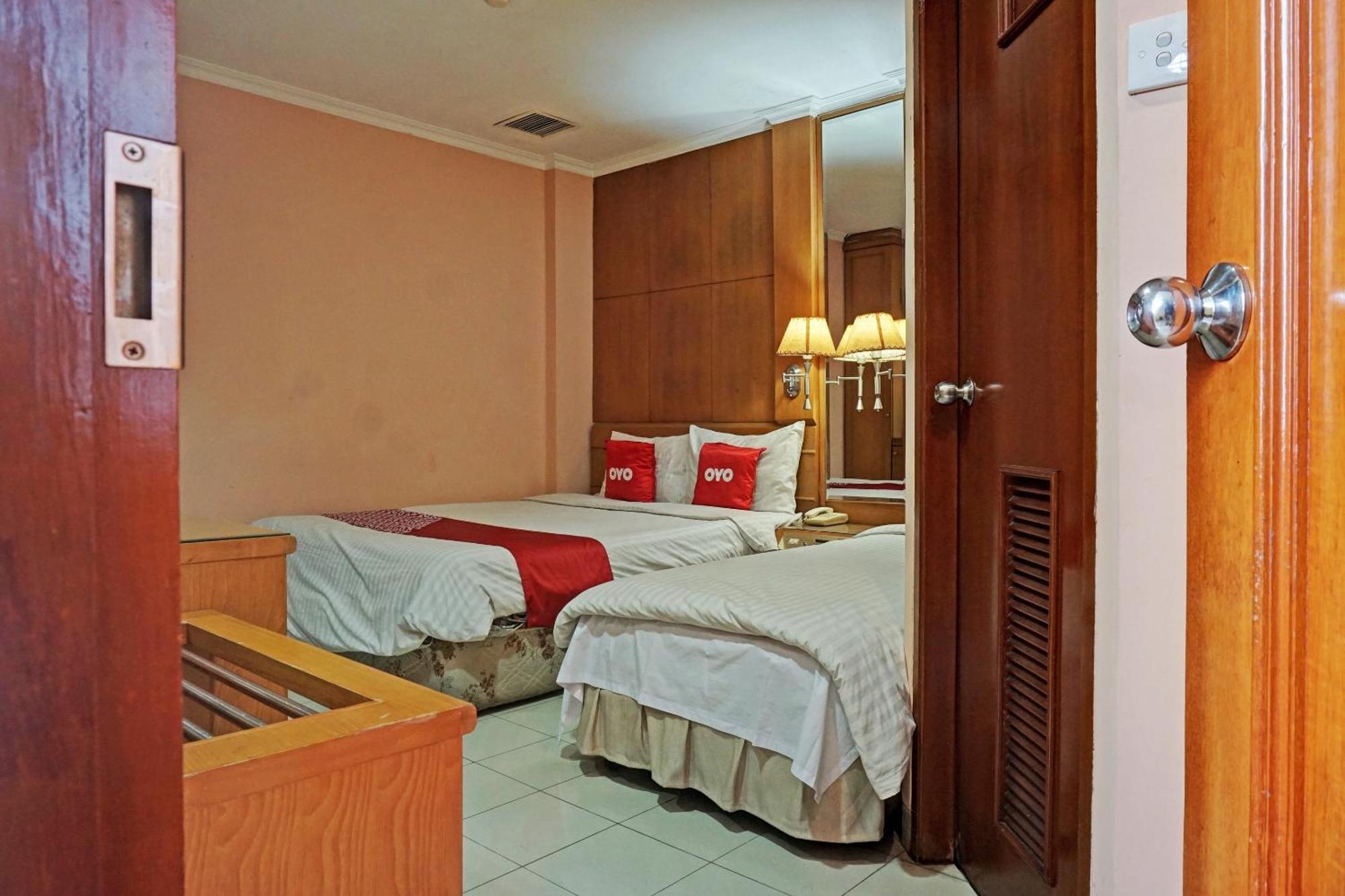 OYO 671 Hotel Capitol Jakarta Exterior foto
